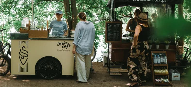 Ile można zarobić na kawiarni? Odkryj ukryte zyski i koszty