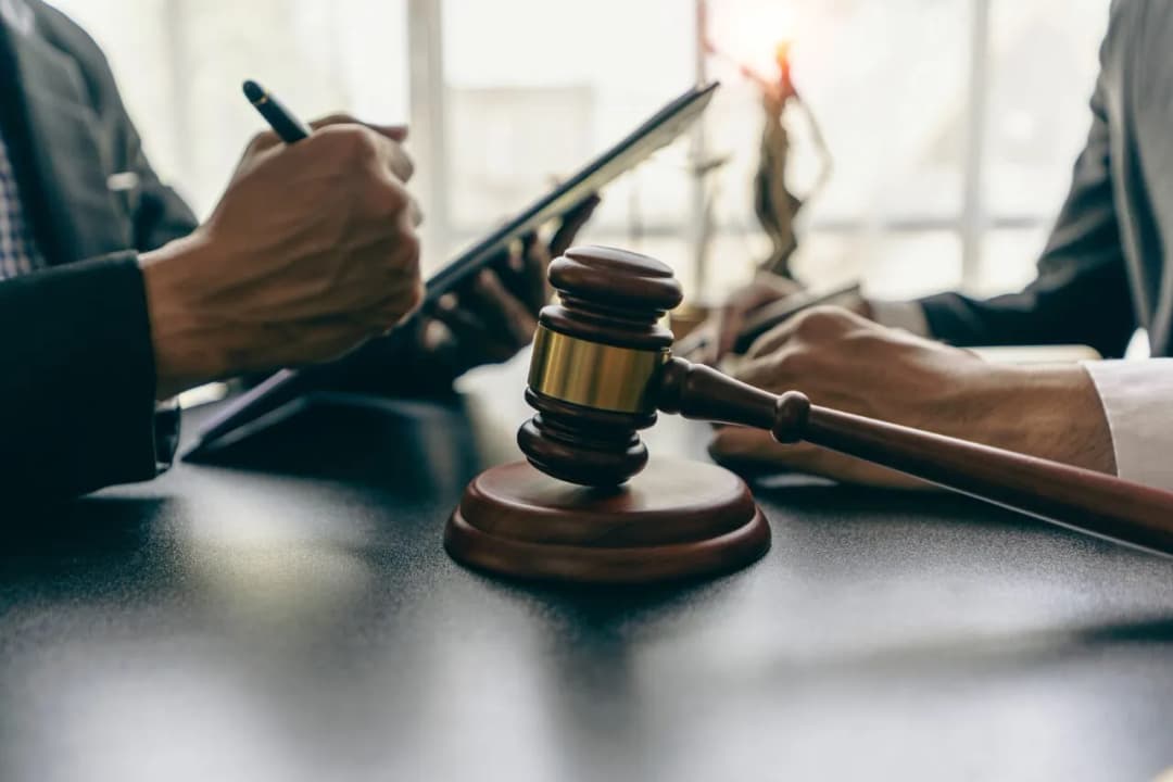 Czym się różni adwokat od radcy prawnego? Kluczowe różnice i fakty