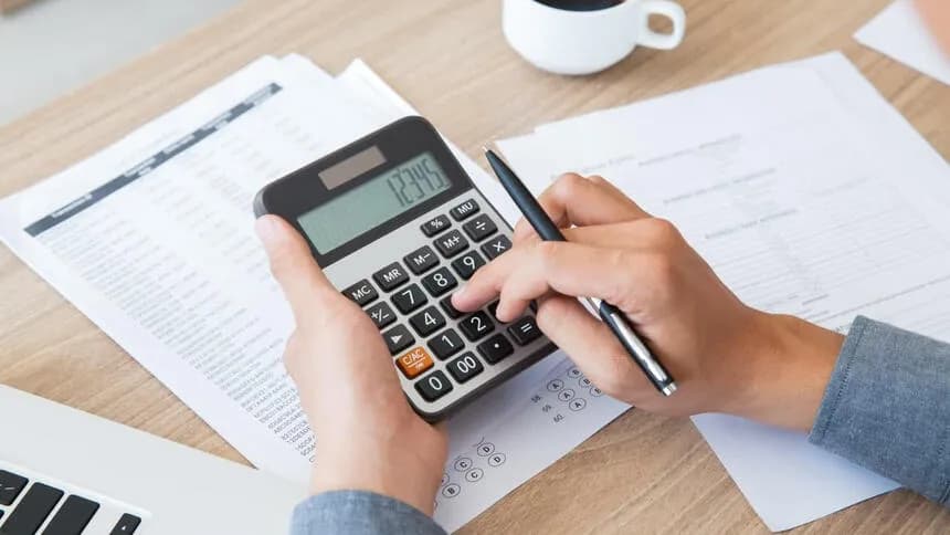 Ile można zarobić rocznie na karcie podatkowej? Sprawdź limity i przepisy