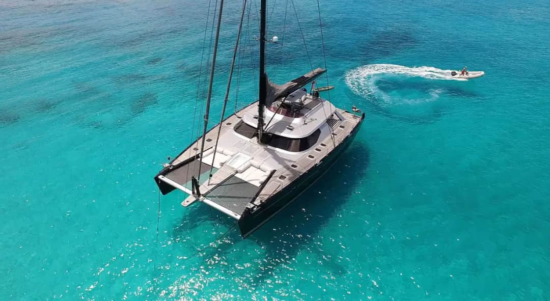 Ile można zarobić na czarterze jachtu? Odkryj ukryte koszty i zyski