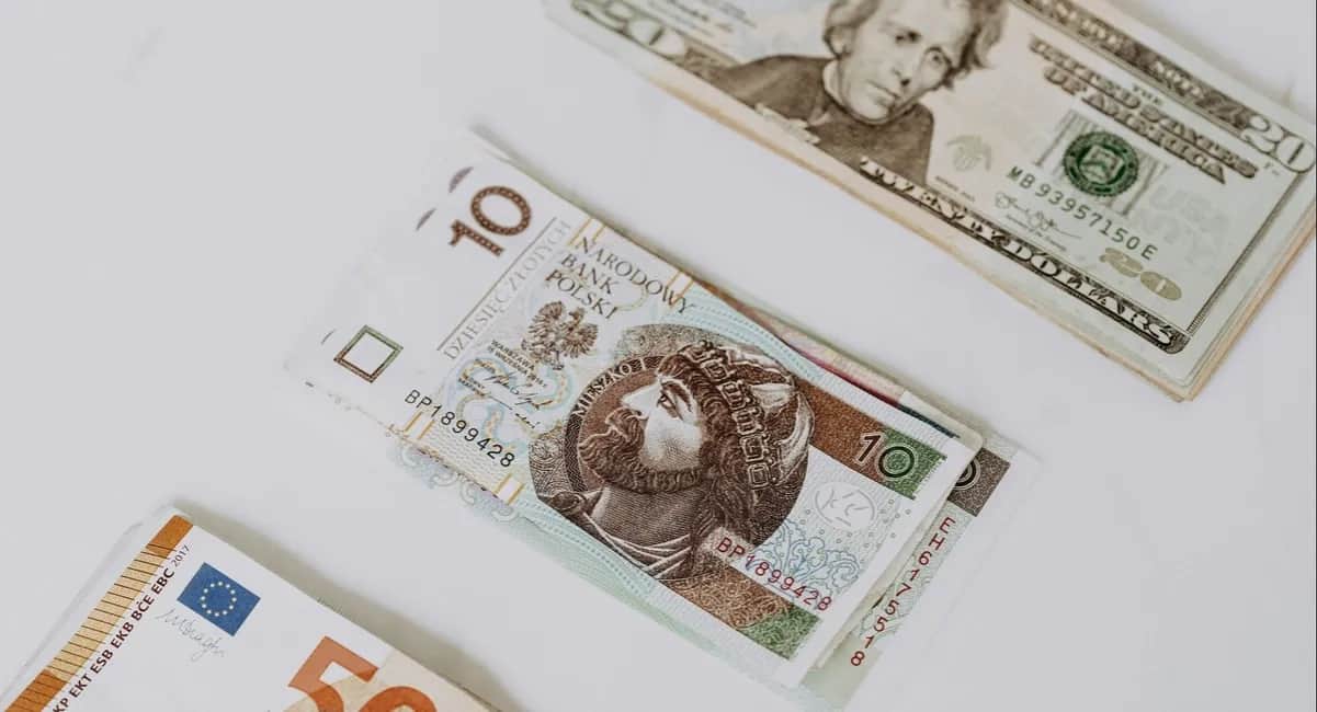 Ile można zarobić w banku? Zaskakujące wynagrodzenia w branży